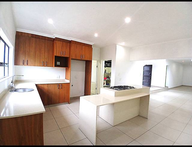 4 BEDROOM GOLF ESTATE FOR SALE IN BLUE VALLEY GOLF ESTATE